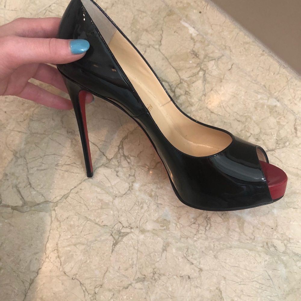 NEVER worn Christian Louboutin size 8 Black Pumps